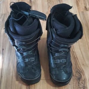 Snow Boarding Boots. Size 7.5. Black. No tie. Flex Fit.